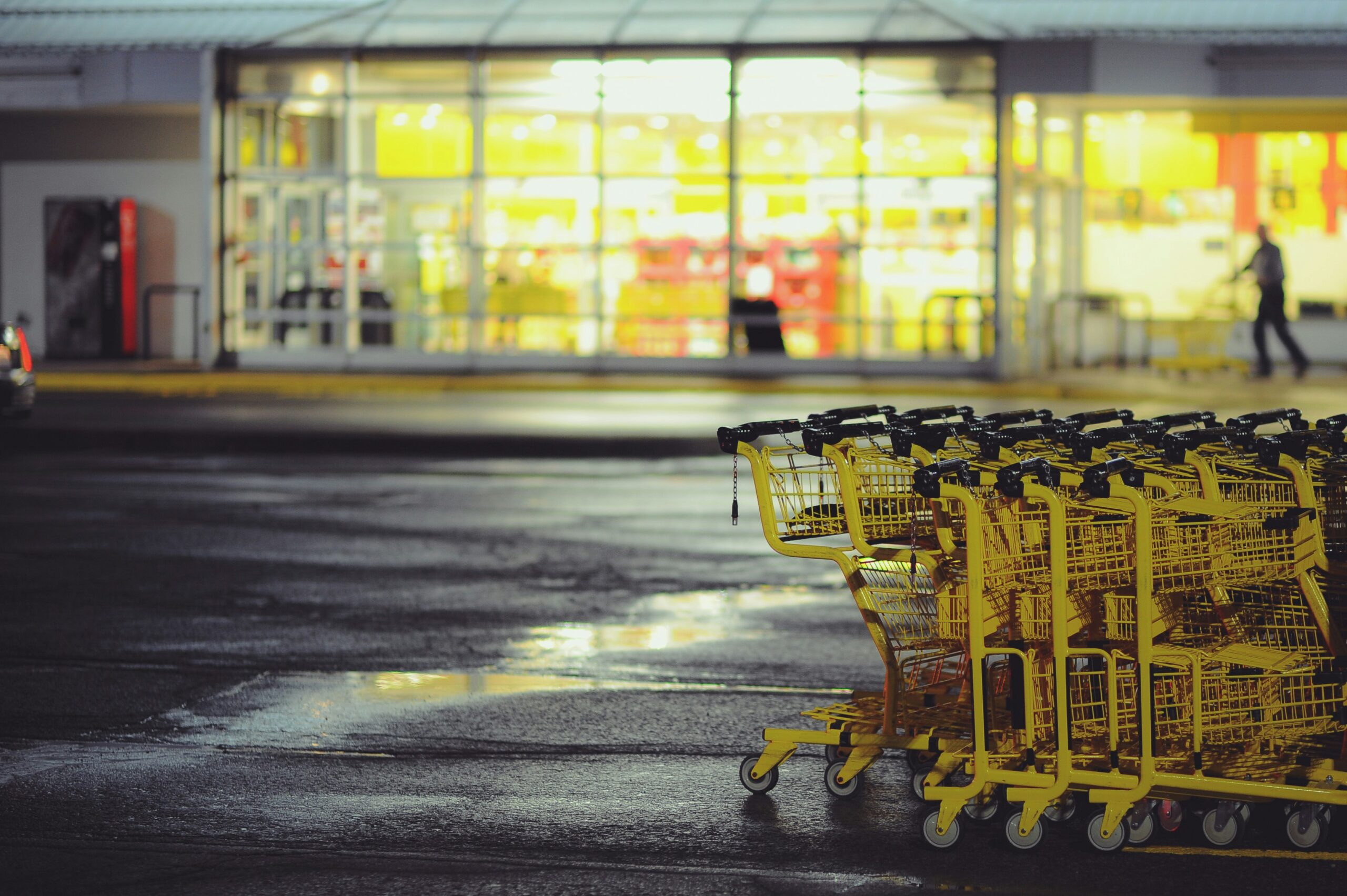 14.-Dollar-General-clark-young-ueZXMrZFFKQ-unsplash-scaled